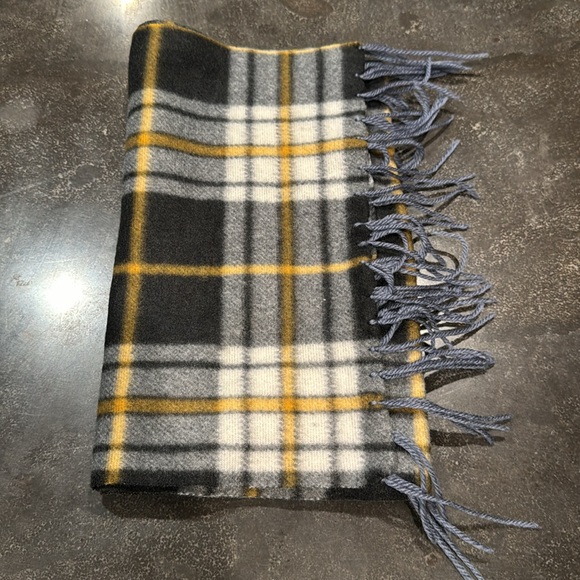 Women’s Soft Plaid Scarf with fringe - Picture 6 of 6